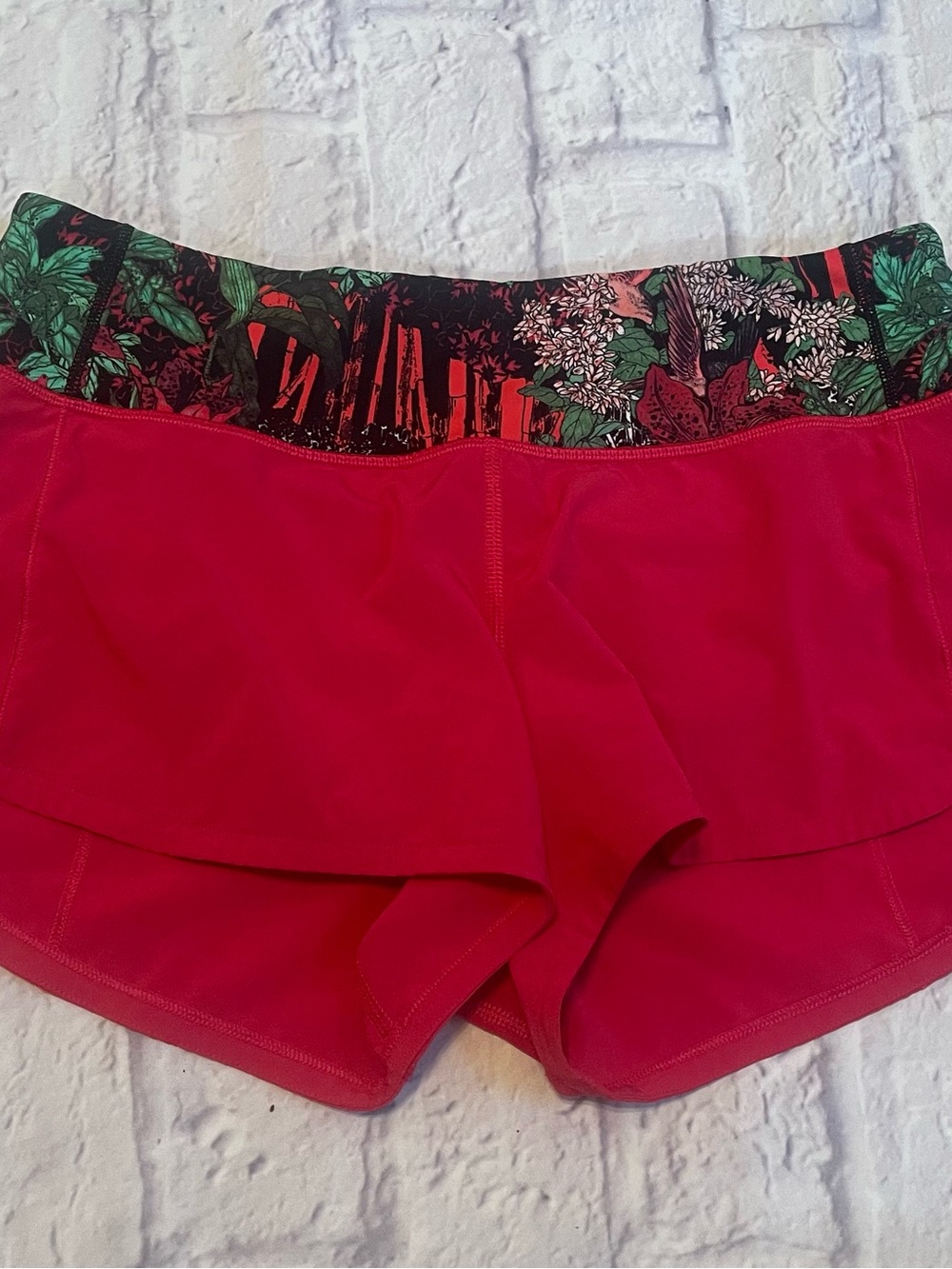 Lululemon Womens Shorts 4 Speed Up 2.5" Fuchsia Pink/Zen Garden Multi